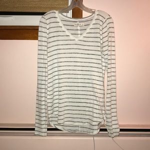 V-neck Long sleeve